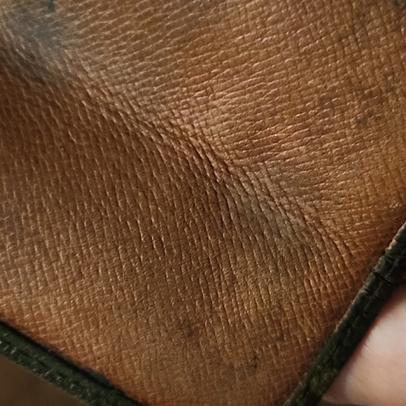 SOLD - Vintage Louis Vuitton 4 Keys Holder - Picture 9 of 10